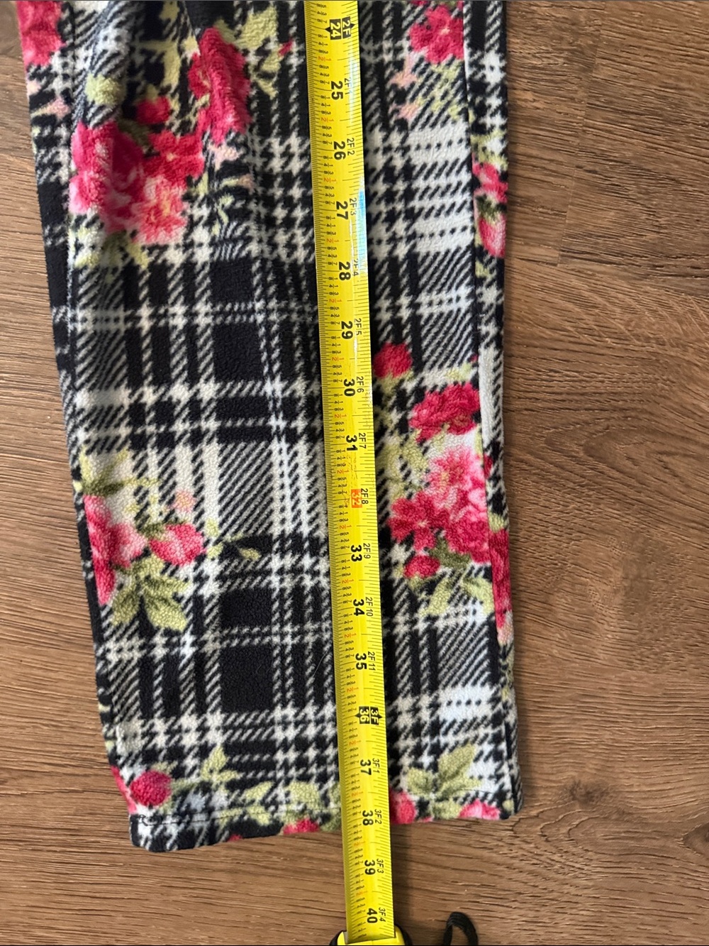 Betsey Johnson Black & White Plaid flannel Pajama Set with Pink Floral Medium - Picture 8 of 9
